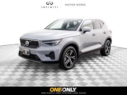 Used 2025 Volvo XC40 B5 Core