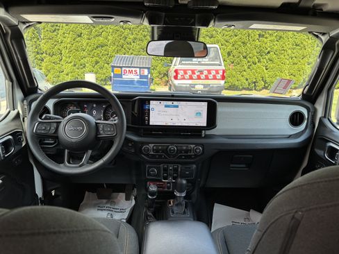 Used 2025 Jeep Wrangler Unlimited Sport AWD/4WD image 15
