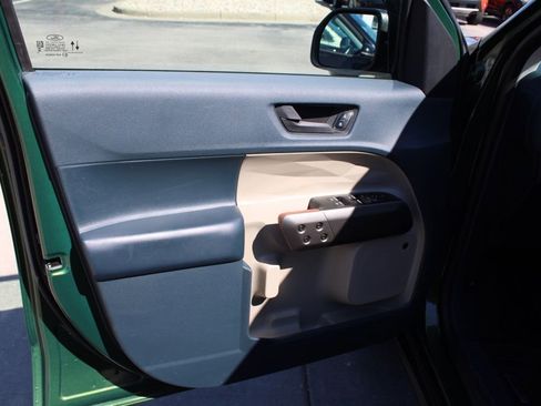 Used 2025 Ford Maverick Lariat image 18