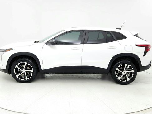 Used 2024 Chevrolet Trax RS w/ Sunroof Package image 2