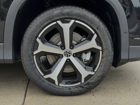 New 2025 Volkswagen Tiguan SE image 7