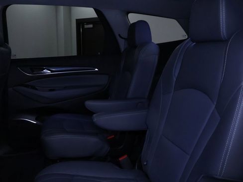 Used 2020 Buick Enclave Premium w/ Sun and Sites Package image 15