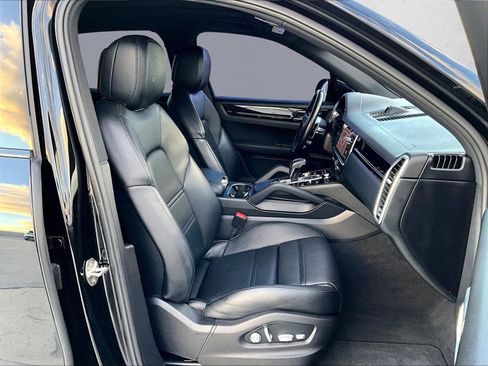 Used 2020 Porsche Cayenne E-Hybrid image 11