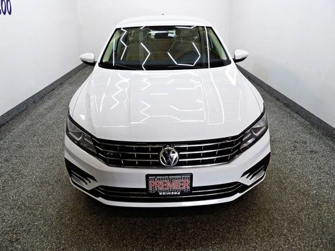 Used 2018 Volkswagen Passat 2.0T R-Line FWD image 2