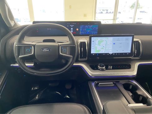 Used 2025 Ford Expedition Platinum AWD/4WD image 27