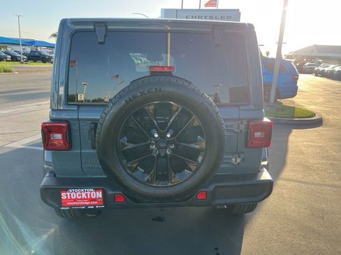 Used 2025 Jeep Wrangler Unlimited Sahara AWD/4WD image 18