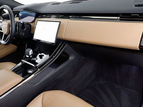 Used 2025 Land Rover Range Rover Sport SE image 21