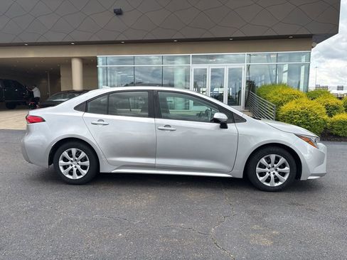 Used 2021 Toyota Corolla LE FWD image 4