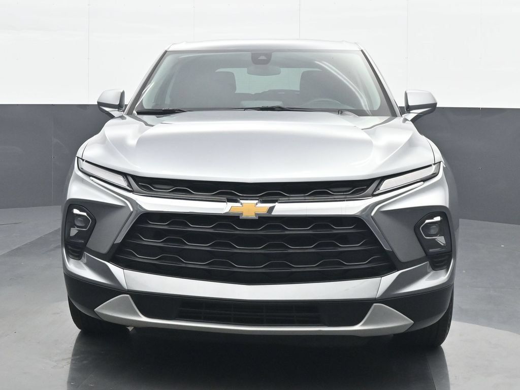 Used 2025 Chevrolet Blazer LT FWD image 1