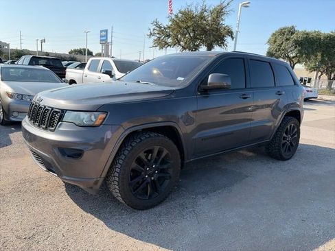 Used 2019 Jeep Grand Cherokee Altitude RWD image 2