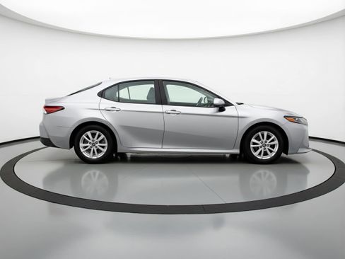 Used 2025 Toyota Camry LE FWD image 8