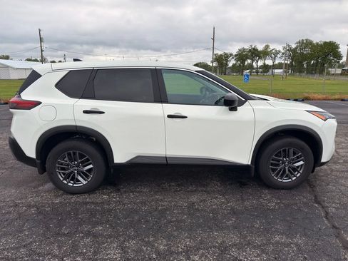 Used 2023 Nissan Rogue S AWD/4WD image 6