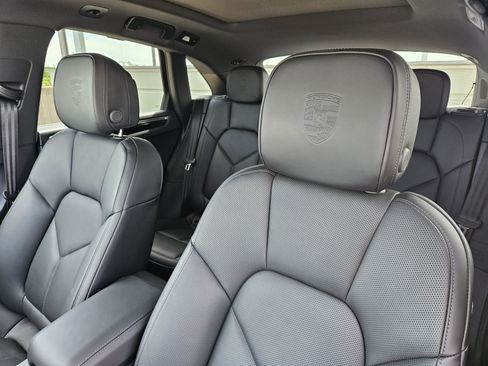 Certified 2026 Porsche Macan AWD/4WD image 6