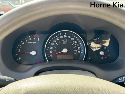 Used 2012 Kia Sedona LX image 18