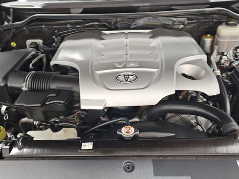 Used 2018 Toyota Land Cruiser w/ Carpet Mat Package AWD/4WD image 13