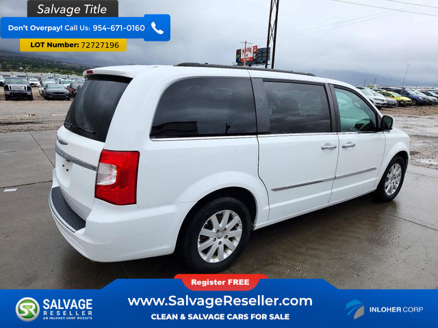Used 2015 Chrysler Town & Country Touring w/ Driver Convenience Group FWD image 4