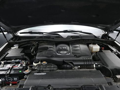Used 2024 Nissan Armada SL w/ Captain's Chairs Package RWD image 5