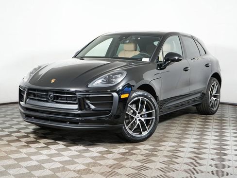 Certified 2026 Porsche Macan AWD/4WD image 1