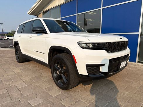 Used 2023 Jeep Grand Cherokee L Laredo AWD/4WD image 2
