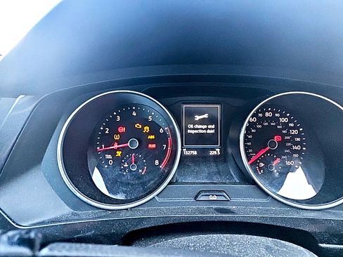 Used 2018 Volkswagen Tiguan SEL FWD image 6