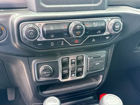 Used 2021 Jeep Gladiator Sport AWD/4WD image 17