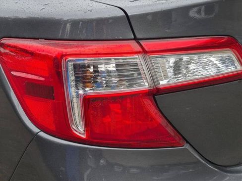 Used 2012 Toyota Camry LE FWD image 8
