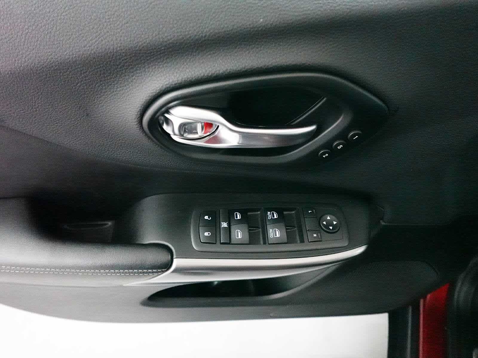 Used 2019 Jeep Cherokee Limited AWD/4WD image 11