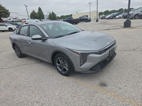 Certified 2025 Kia K4 FWD image 1