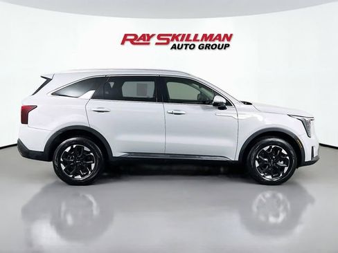 Used 2025 Kia Sorento S AWD/4WD image 8