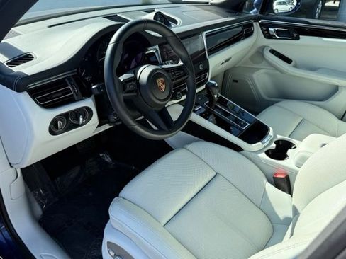Used 2025 Porsche Macan AWD/4WD image 3