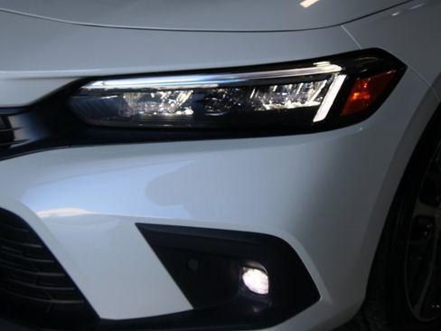 Used 2023 Honda Civic Touring image 2