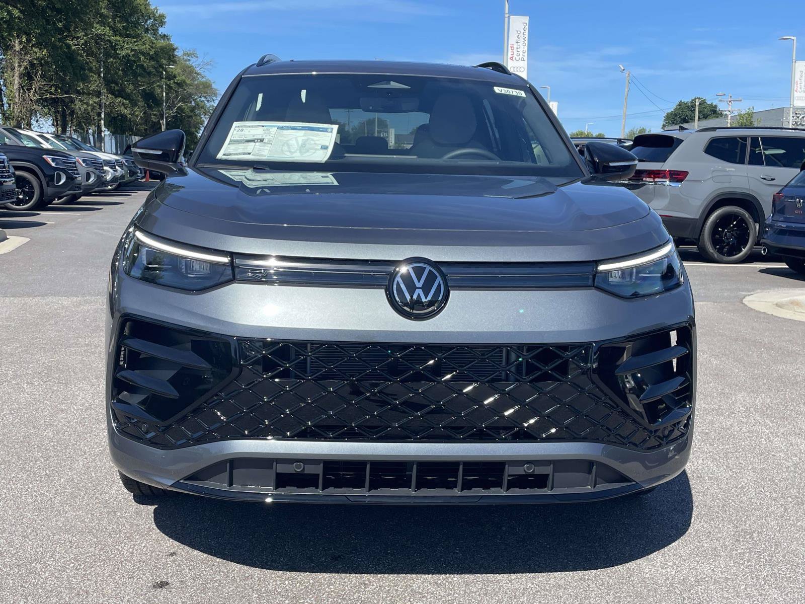 New 2026 Volkswagen Tiguan SE R-Line FWD image 2