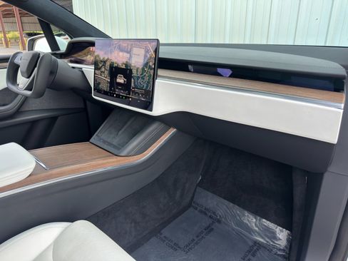 Used 2022 Tesla Model X image 14