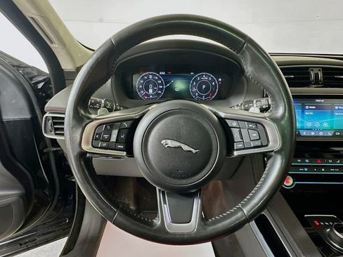 Used 2020 Jaguar F-PACE Checkered Flag image 12