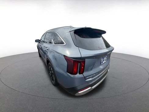 Used 2024 Kia Sorento S image 4