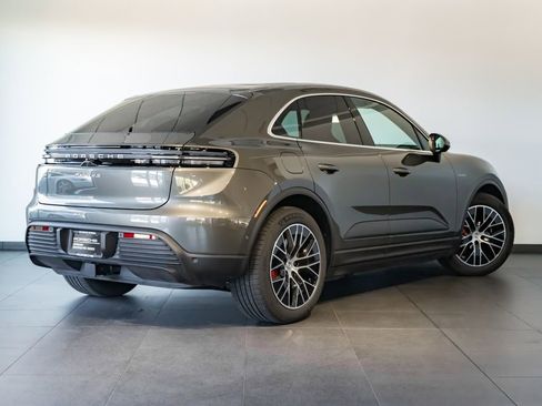 Used 2025 Porsche Macan 4S Electric image 7