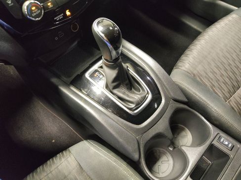 Used 2018 Nissan Rogue SV image 26