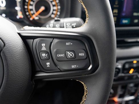 Used 2024 Jeep Wrangler Willys image 23