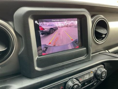 Used 2022 Jeep Gladiator Sport image 23