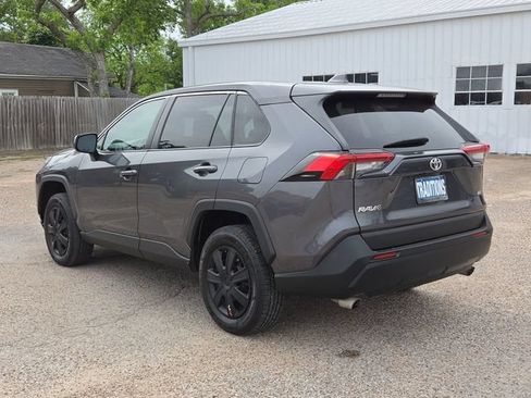 Used 2022 Toyota RAV4 LE FWD image 39