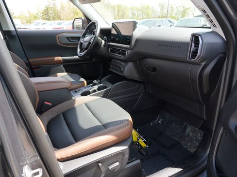 Used 2025 Ford Bronco Sport Outer Banks w/ Outer Banks Tech Package+ AWD/4WD image 32