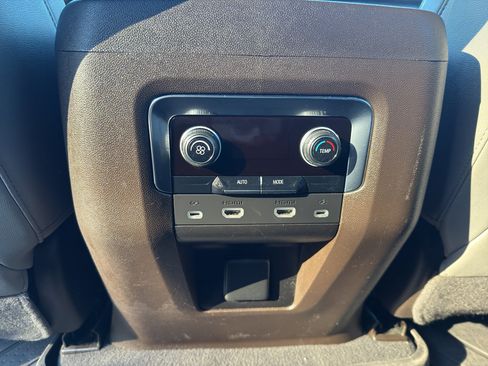 Used 2023 Chevrolet Suburban Z71 image 24