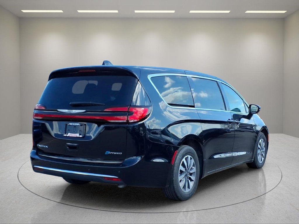 Used 2024 Chrysler Pacifica Limited FWD image 23