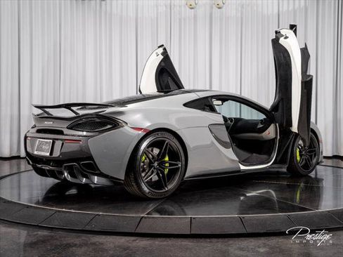 Used 2017 McLaren 570S RWD image 24