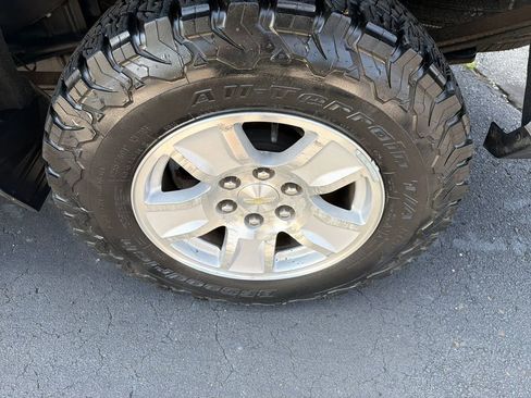 Used 2018 Chevrolet Silverado 1500 LT w/ Trailering Package AWD/4WD image 15