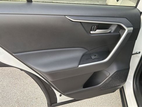 Certified 2025 Toyota RAV4 XLE w/ Convenience Package FWD image 17