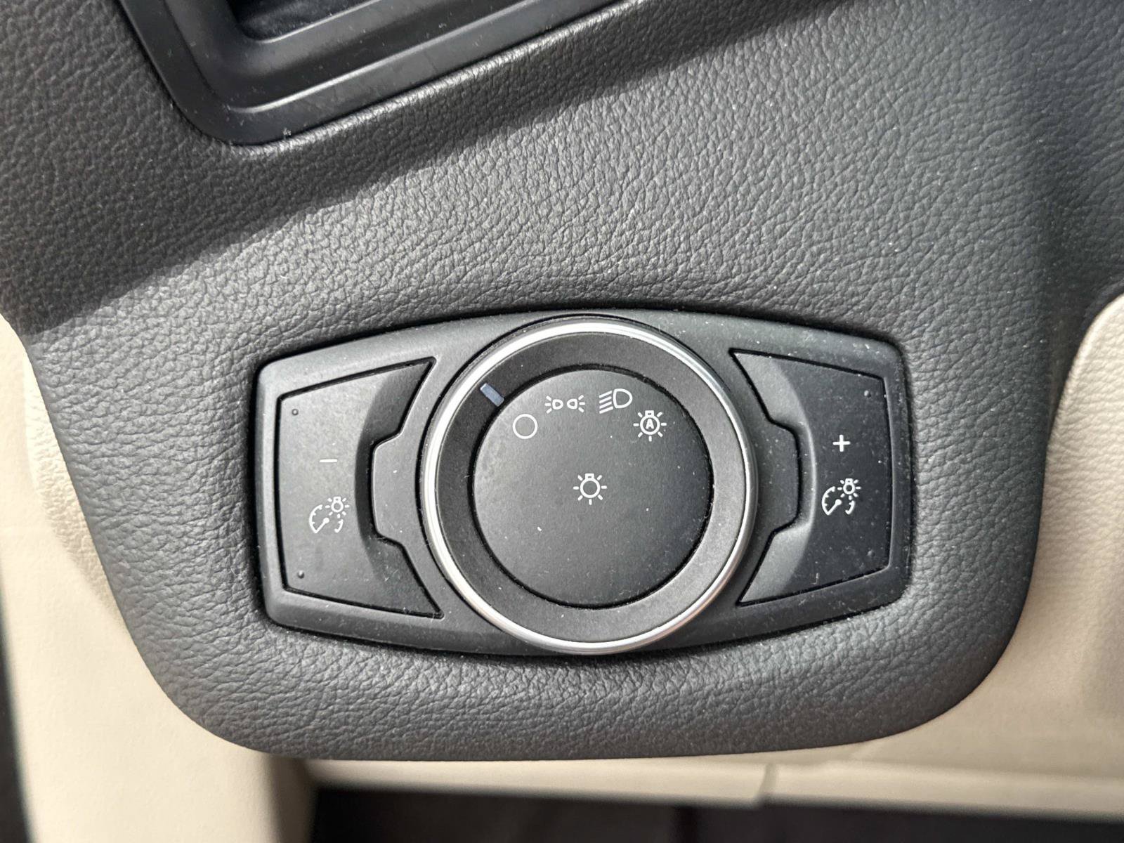 Used 2018 Ford C-MAX SE w/ Equipment Group 201A FWD image 27