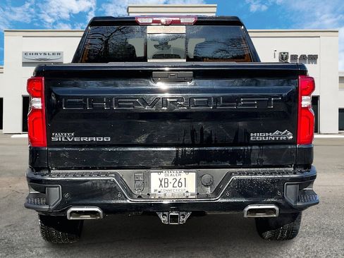 Used 2022 Chevrolet Silverado 1500 High Country w/ Technology Package image 4
