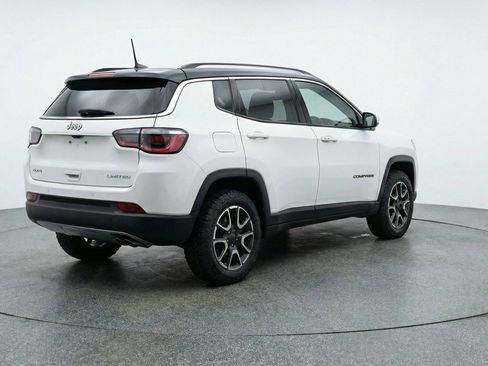 Used 2025 Jeep Compass Trailhawk image 9