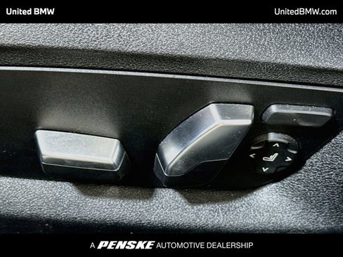 Used 2019 BMW 530i xDrive w/ Convenience Package AWD/4WD image 4